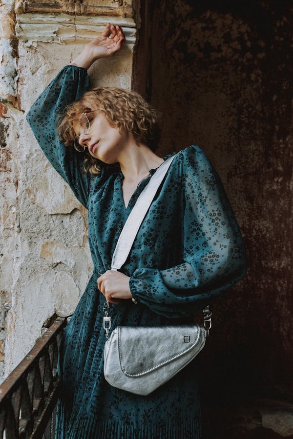 Les sacs bandoulière pour femme : l'accessoire chic et pratique